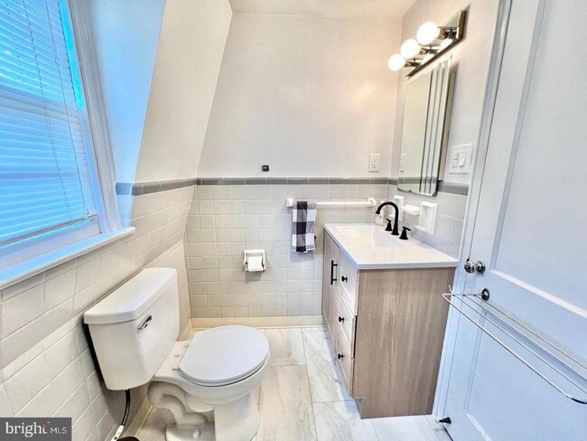 Building Photo - 503 Dorchester Ave