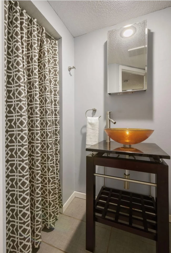 Building Photo - 4250 20th Ave S