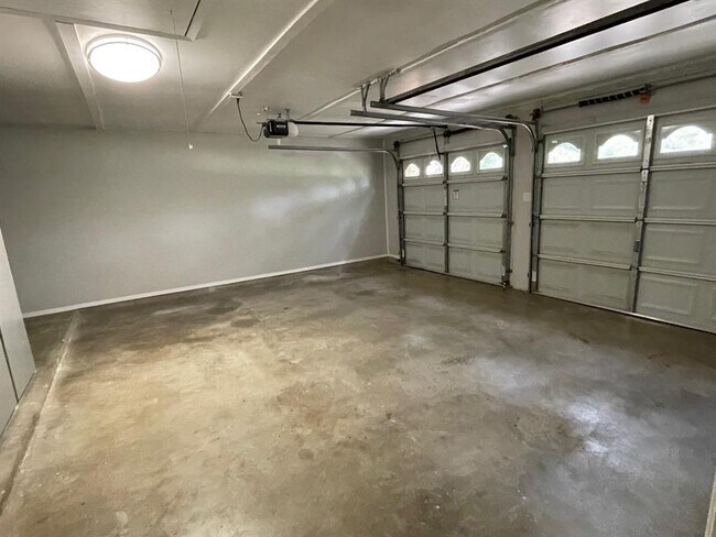 Building Photo - 13504 Lois Ln