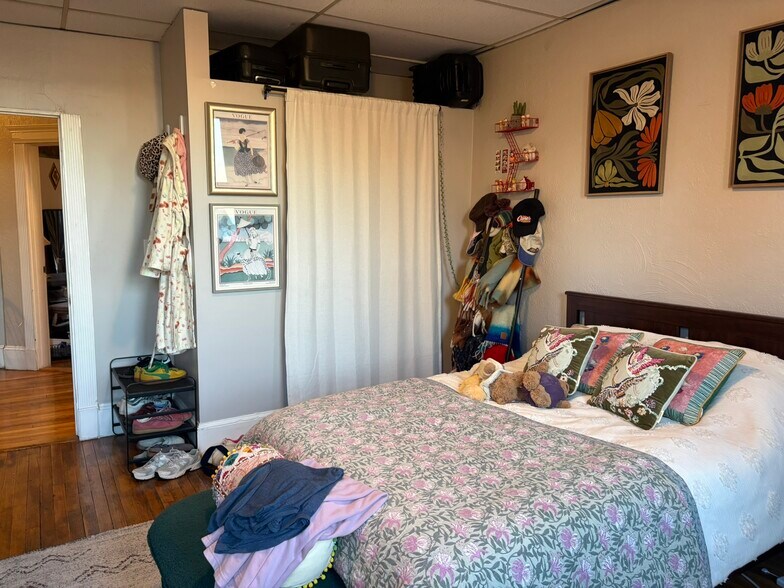 Building Photo - 1066 Commonwealth Ave