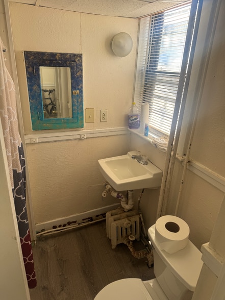 Building Photo - 215 Main St