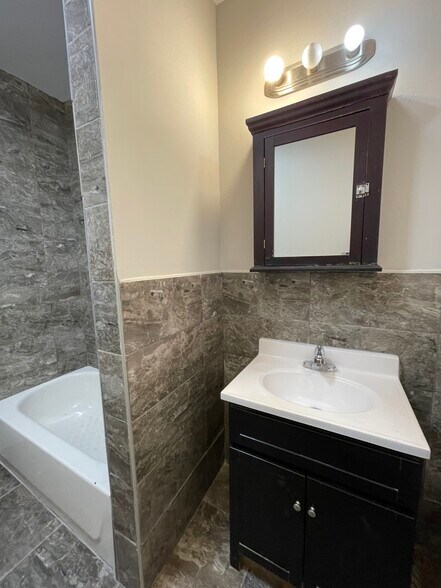 449 Mt Prospect 44 - 439 Mount Prospect Ave