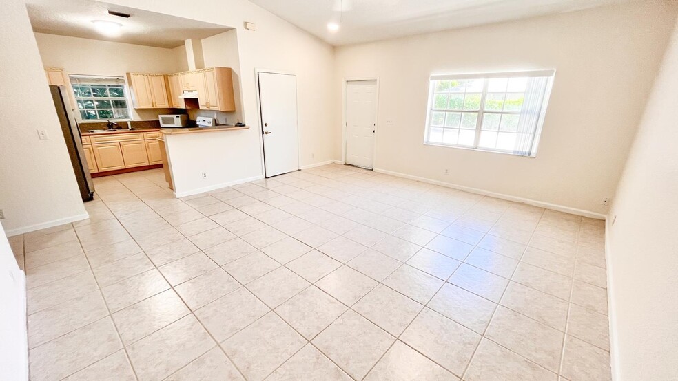 Building Photo - 1440 Hawthorne Pl