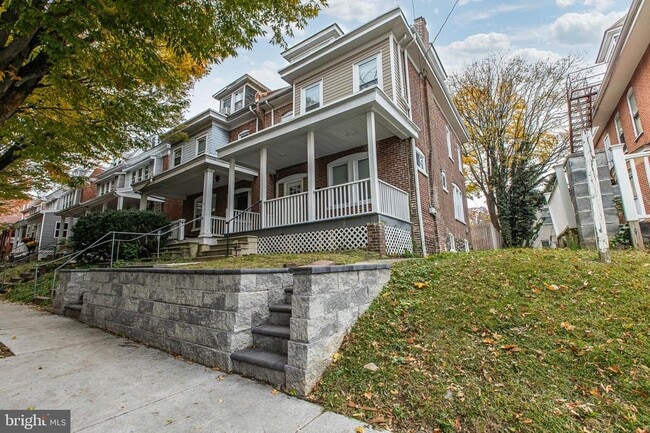 Primary Photo - 2417 Washington St