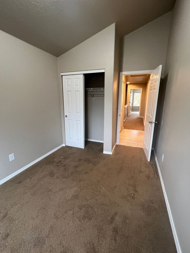 Building Photo - 3 Bedroom 2.5 Bath Home in Kelly Creek Estates