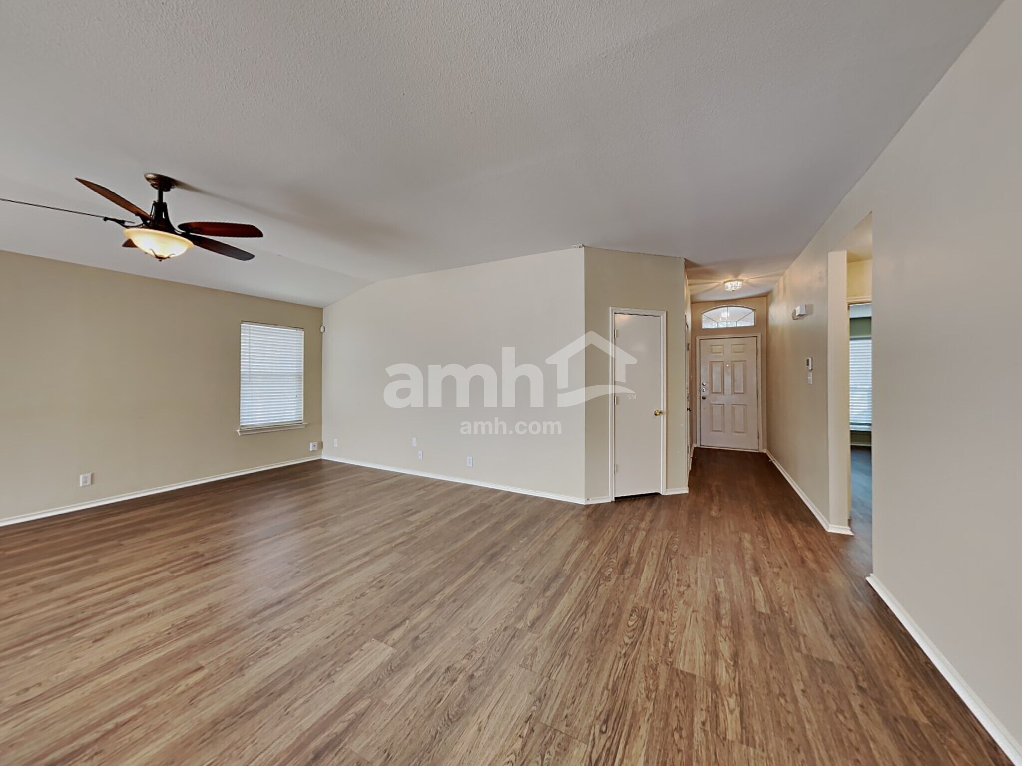 Building Photo - 1419 Diamond Blf