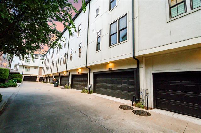 Building Photo - 620 S Pearl Expy