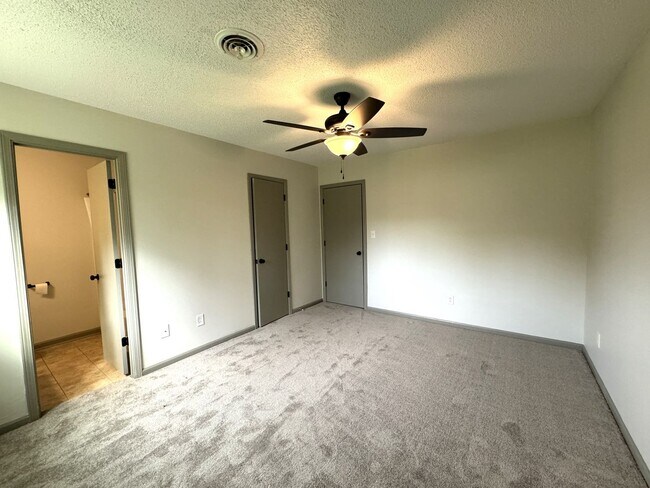 Building Photo - Adorable home located in Southwest side of Jacksonville