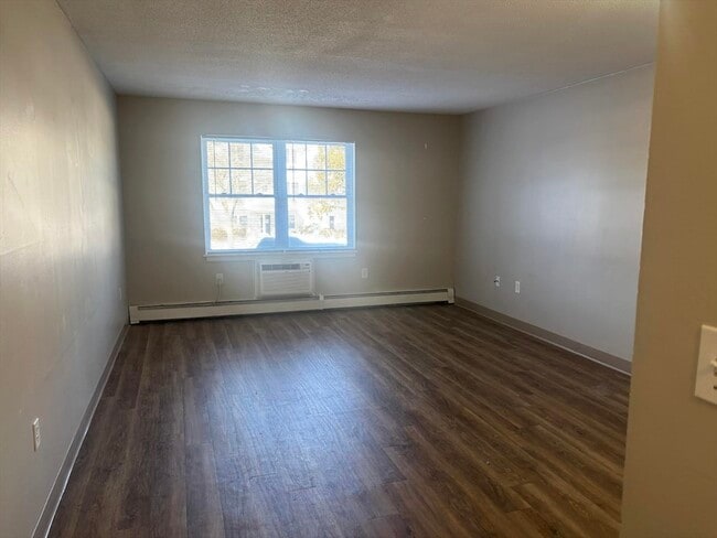 Building Photo - 65 Frank's Ln