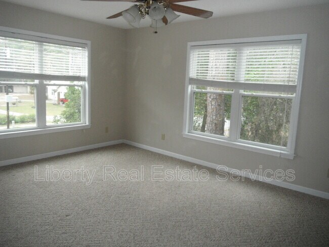 Building Photo - 306 N Main St