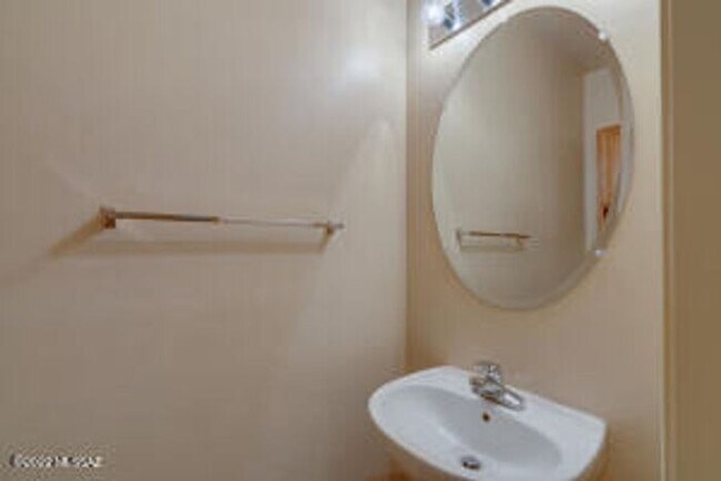 Building Photo - Spacious 4-Bedroom Retreat Near Raytheon & DMAFB