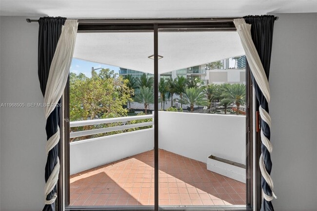 Building Photo - 555 NE 30th St