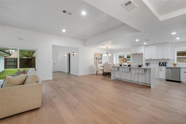 Building Photo - 6226 La Cosa Dr