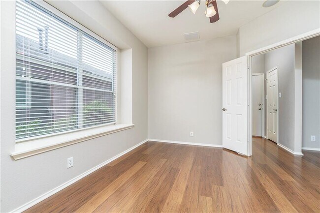 Building Photo - 8528 Harrier Dr