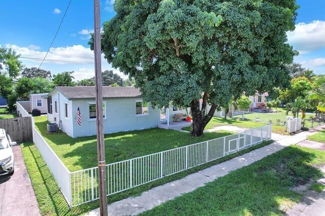 Building Photo - 7548 Farragut St