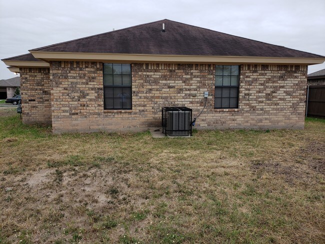 Building Photo - 1306 Adela Dr