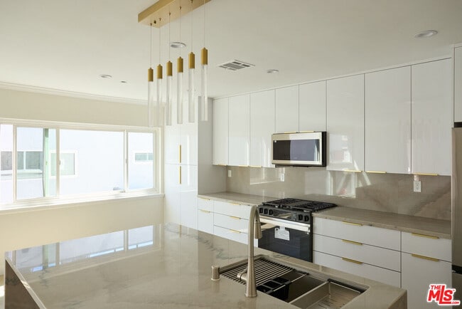 Building Photo - 1223 23rd St