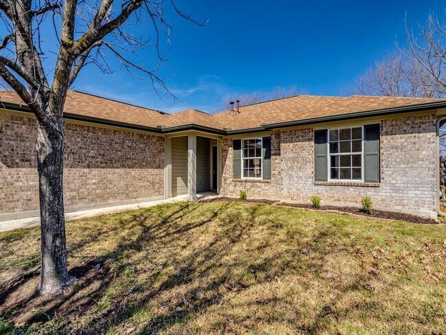 Building Photo - 223 Evergreen Cir