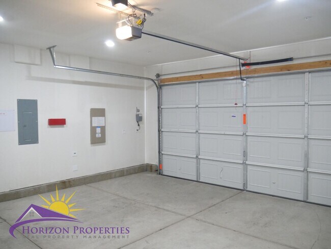 Building Photo - Modern Two-story 4 Bed 3.5 Bath 2,786 sqft...