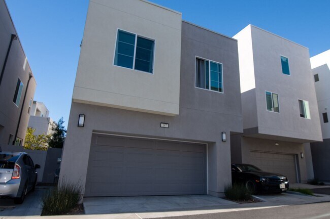 Building Photo - Irvine's Great Park 3 Bedroom + Loft for L...