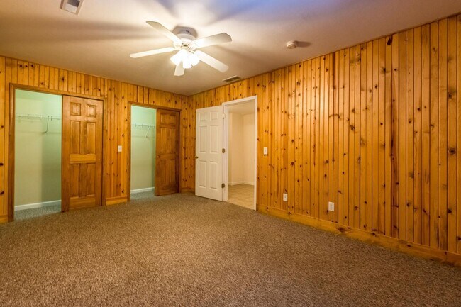 Building Photo - 505 S Highland Ave
