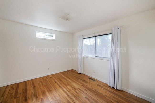 Building Photo - 8715 N Washburne Ave