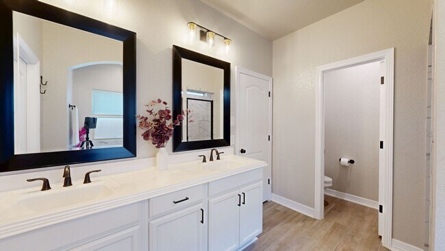 Building Photo - SOLAR PANEL 4 BEDROOM HOME  IN HERITAGE OAKS!