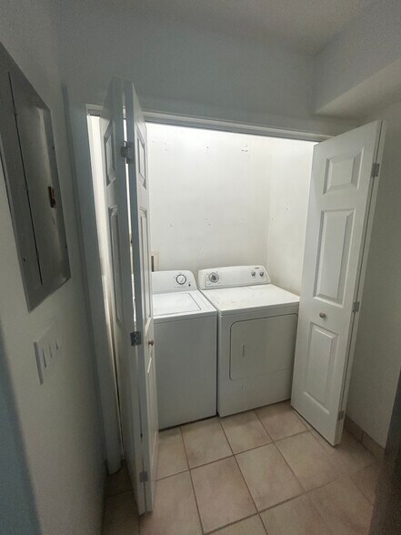 Building Photo - 4610 Islander Ct