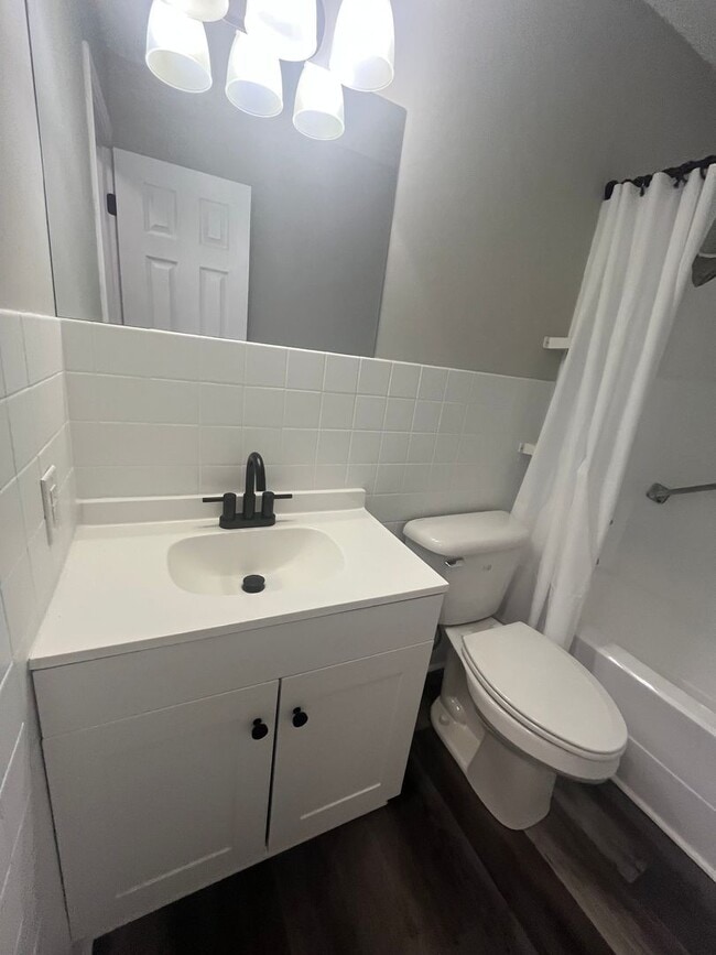 Building Photo - Freshly Renovated & Ideally Located -- You...