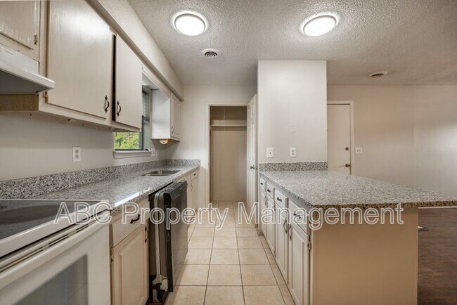 Building Photo - 1603 Juniper Cir