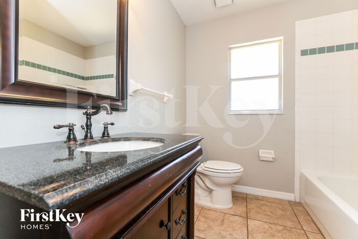 Building Photo - 14022 Vista Del Lago Blvd