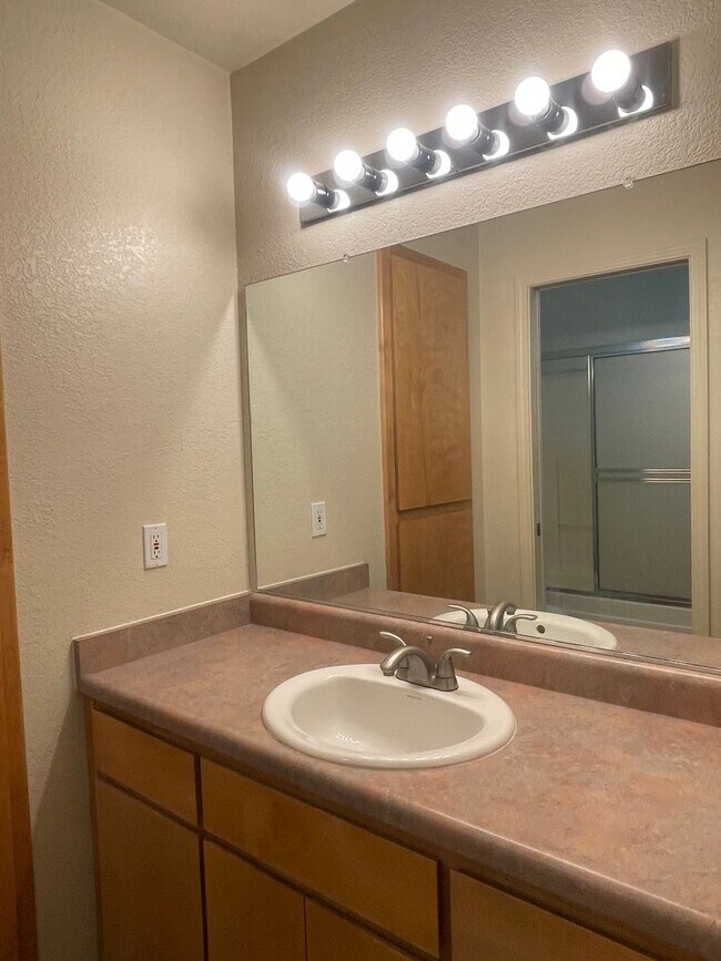 Building Photo - 1390 Serrano Pl