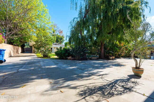 Building Photo - 4539 Mammoth Ave
