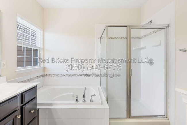 Building Photo - 2306 Rachelwood Dr