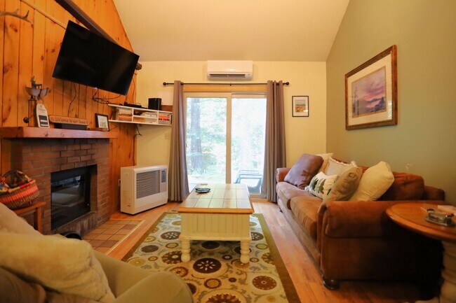 Building Photo - Seasonal 6 Month Lease Available! Charming 2-bedroom, 2-bathroom townhouse at Winterbrook Village