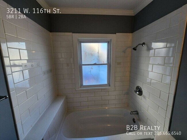 Building Photo - 3211 W 116th St