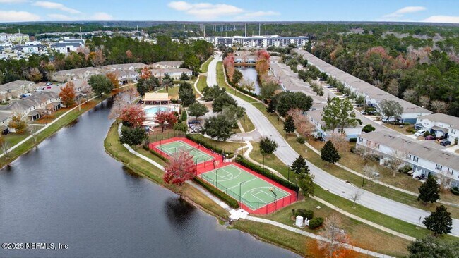 Building Photo - 411 Walnut Dr