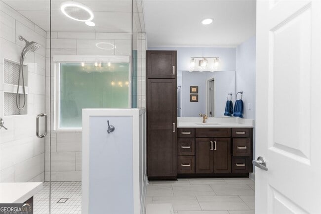 Building Photo - 1060 Old Rock Rd