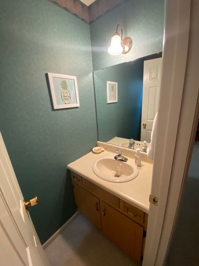 Building Photo - Furnished 2 Bedroom 1.5 Bath townhouse, Mo...