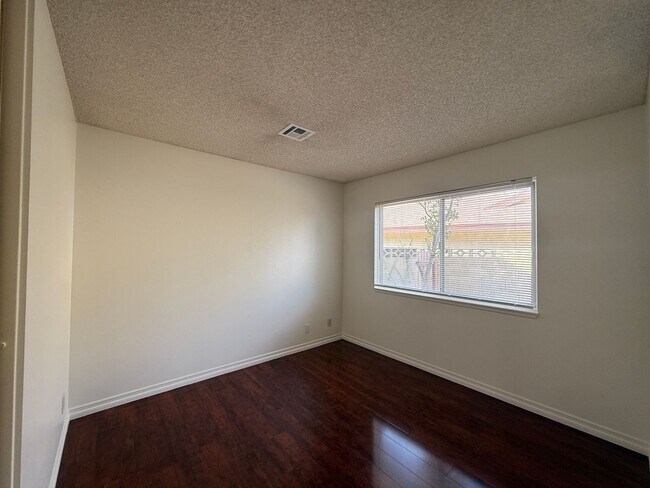 Building Photo - 43060 Larwood St