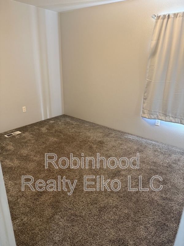 Building Photo - 300 Rustic Dr