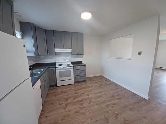 Building Photo - 2 Bedroom 1 Bathroom Apartment in Elizabethtown!