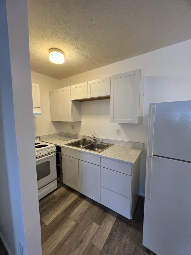 Building Photo - 1261 Green Valley Dr
