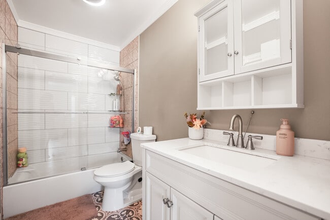 Building Photo - 2525 Nadine Dr