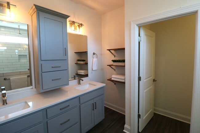 Building Photo - 772 Gibb St