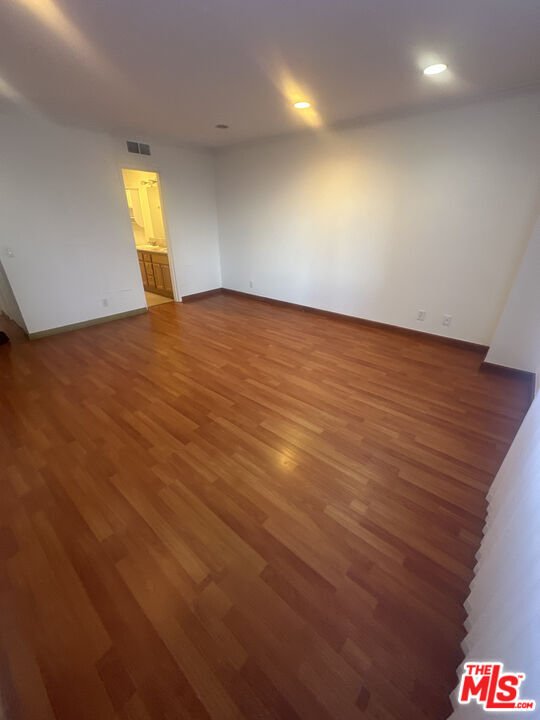 Building Photo - 100 S Doheny Dr