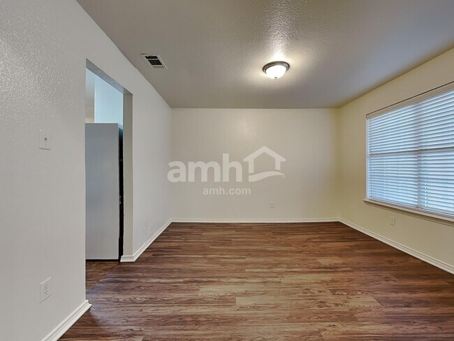 Building Photo - 3806 Evinrude Dr