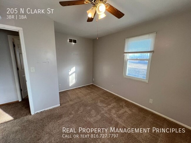 Building Photo - 205 N Clark St