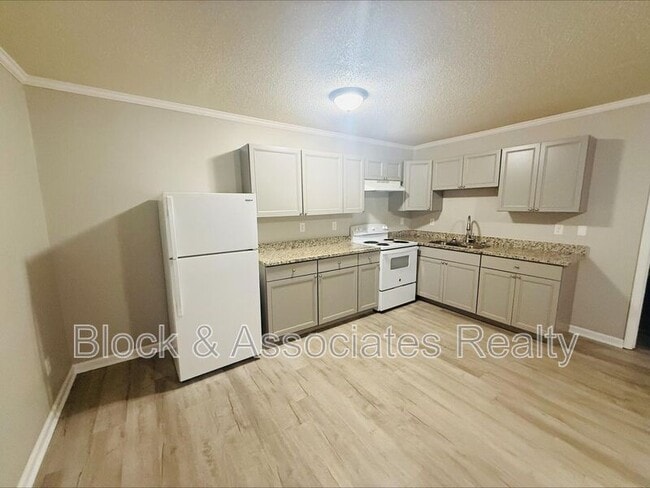 Building Photo - 118 N McCrary St