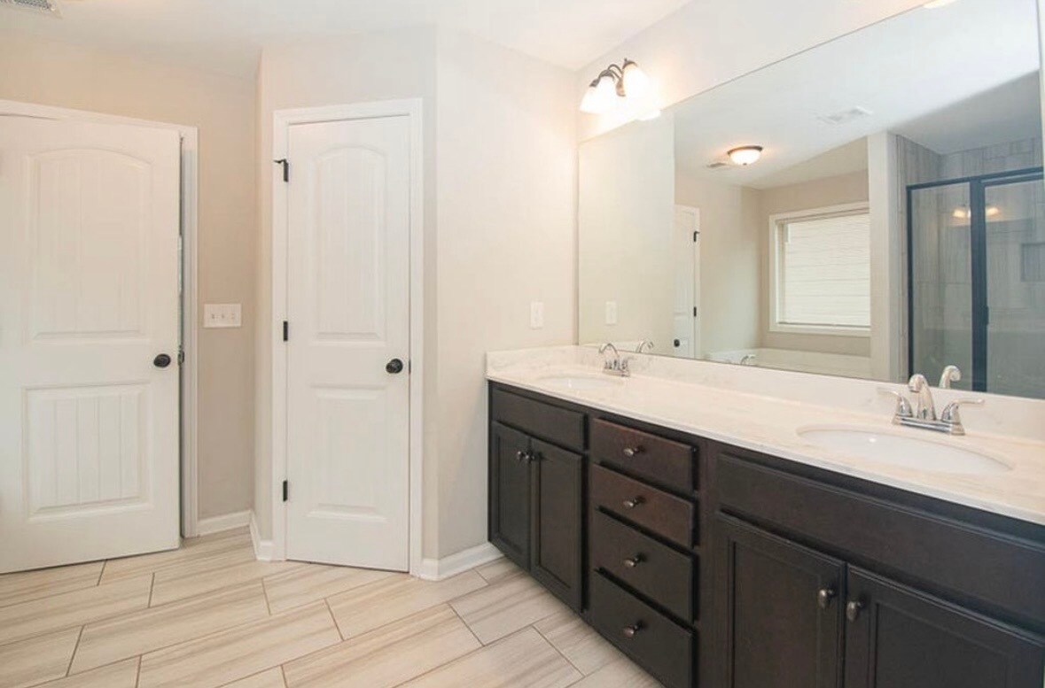 Master Bathroom - 399 Cobblestone Trl